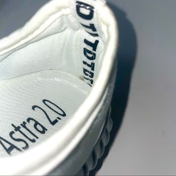 Astra 2.0 Cloud Comfort Sneakers – White & Silver, Women’s 9 / Men’s 7 - Picture 9 of 13